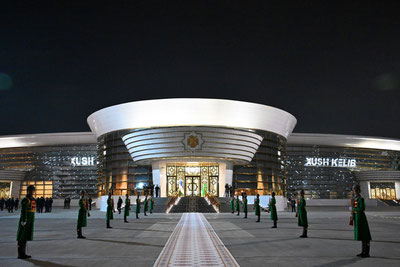 Изрображение 'Шавкат Мирзиёев прибыл с рабочим визитом в Ашхабад'