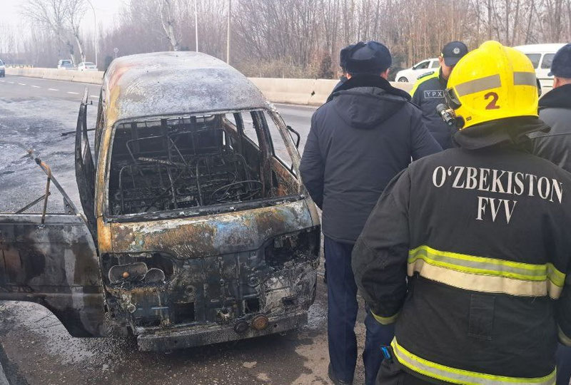 Изрображение 'На дороге в Андижанской области полностью сгорел "Дамас" (видео)'