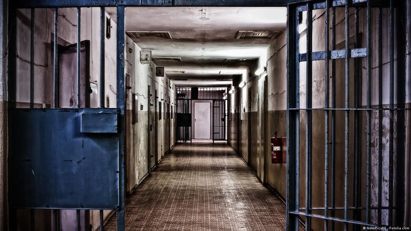 'Пора эвазига қамоқхонага телефон олиб кирган ходим қўлга олинди'ning rasmi