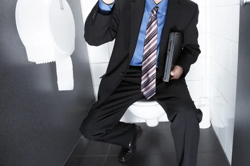 'Xitoyda koʻp vaqt hojatxonada qolib ketgan xodim ishdan boʻshatildi'ning rasmi