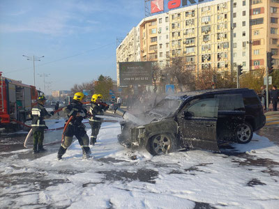 Изрображение 'На перекрестке в Ташкенте вспыхнул автомобиль Tahoe (видео)'