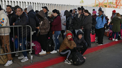 Image of 'The United States will pay $3,000 to illegal migrants who voluntarily leave.'