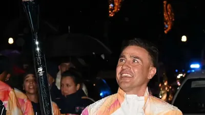 'Фабио Каннаваро қишки Олимпиада машъаласи эстафетасида қатнашди'ning rasmi