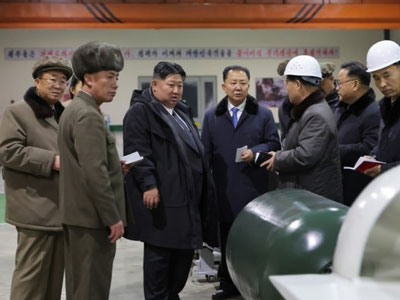 'KDTR ilk atom suvosti kemasini namoyish qildi'ning rasmi