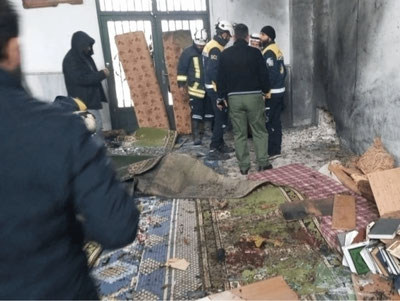 'Suriyada juma namozi vaqtida masjid portlatildi, qurbonlar bor'ning rasmi