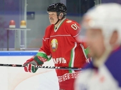 'Лукашенко ҳоккей ўйини вақтида жароҳат олди'ning rasmi