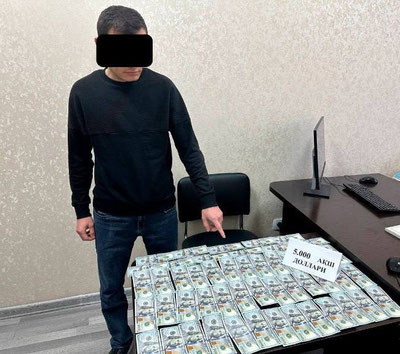 Image of 'A cadastral officer was detained while taking a bribe in Tashkent region.'