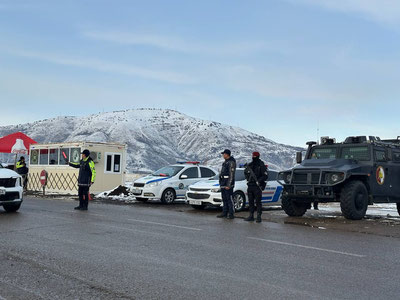 Изрображение 'В Бостанлыкском районе дороги к зонам отдыха перевели на одностороннее движение'