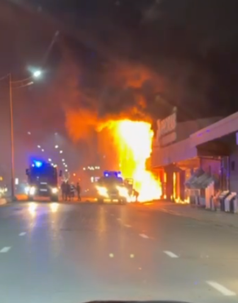 Изрображение 'В Бухаре сгорел магазин строительных материалов (видео)'