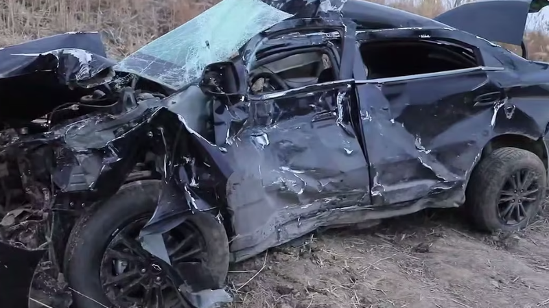 В Хорезме поезд протаранил выехавший на переезд Cobalt