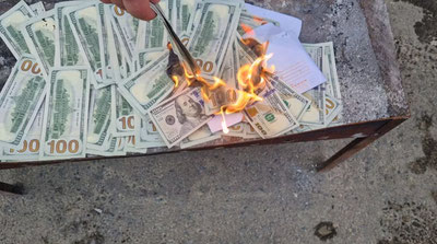 Изрображение 'В Намангане сожгли почти 15 тысяч фальшивых долларов'