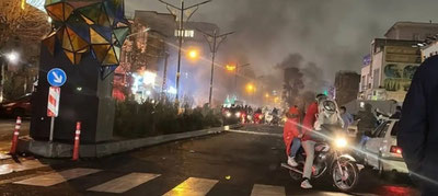 'Эрон норозиликлари: намойишчилар Абданан шаҳрини эгаллагани айтилмоқда'ning rasmi