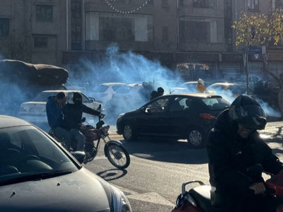 'Eronda namoyishlar zurovonlikka aylandi'ning rasmi