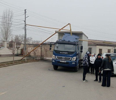 Изрображение 'В зангиатинской махалле грузовик снес газовую трубу: 420 домов остались без газа'