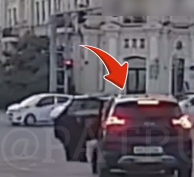 Изрображение 'В Ташкенте маленький ребенок выпал на ходу из автомобиля на проезжую часть (видео)'