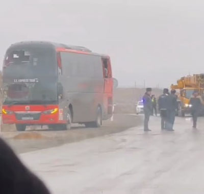 Изрображение 'В Навоийской области снова опрокинулся автобус: пострадали 2 человека'