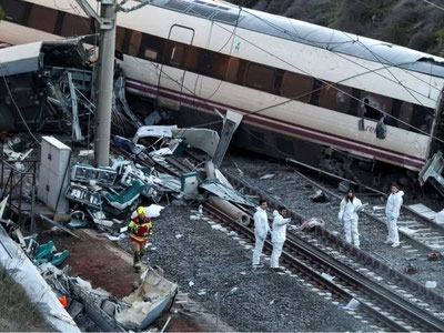 'Ispaniyada temir yoʻl halokati ortidan uch kunlik motam eʼlon qilindi'ning rasmi