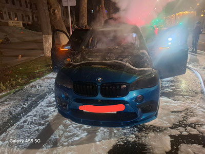 Изрображение 'На улице Алишера Навои в Ташкенте ночью горел BMW (видео)'