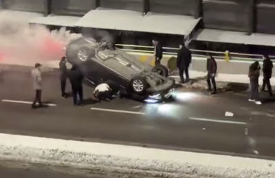 'Тошкентда устунга урилган Malibu-2 ағдарилиб кетди'ning rasmi