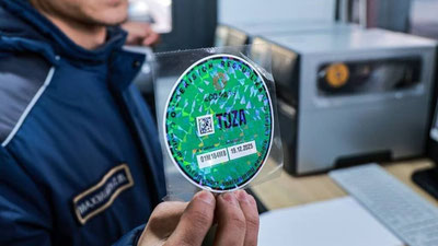 'Toshkentda avtomobillar uchun ekologik stikerlar tarqatilishi boshlandi'ning rasmi