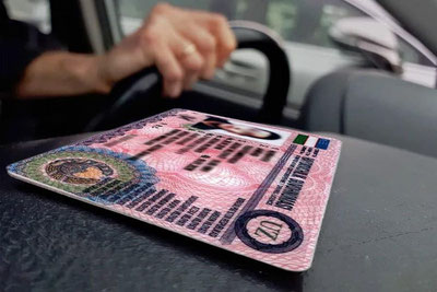 Изрображение 'Выдача поддельных водительских прав сотрудниками ЦГУ: масштаб дела растет'