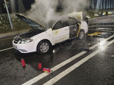 Изрображение 'В Ташкенте горел автомобиль Gentra'