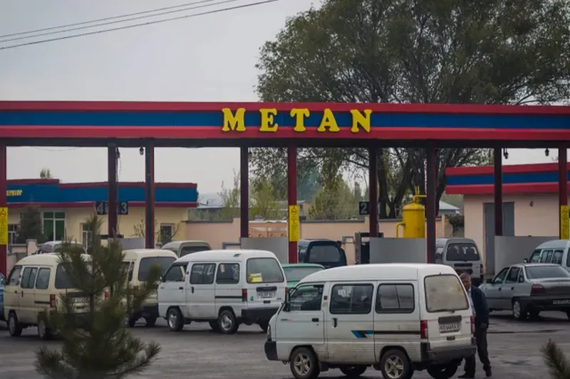 Изрображение 'С сегодняшнего дня время работы метановых заправок ограничится 6-тью часами'