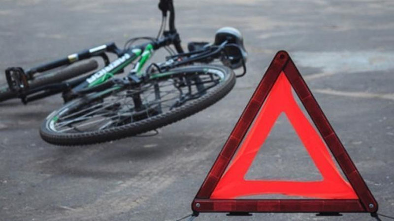 Изрображение 'В Самарканде велосипедиста сначала сбил грузовик, затем переехал Damas'