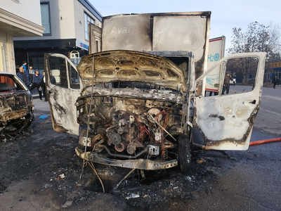 Изрображение 'В Алмазарском районе горела "Газель"'