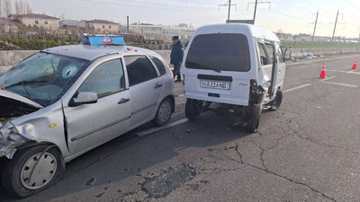 Изрображение 'В Ташкентской области водитель Lada  протаранил Damas, стоявший на обочине'