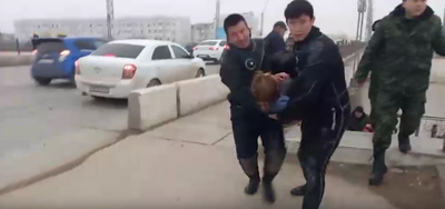 Изрображение 'В Нукусе из канала спасли тонувшую девушку (видео)'