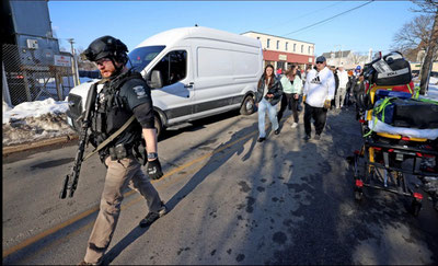 Изрображение 'Три человека погибли, еще трое ранены в результате стрельбы во время хоккейного матча в США'