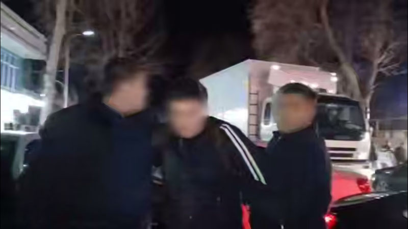 'Surxondaryoda erkak ayolning jinsiy aloqadagi videosini tarqatmaslik uchun 6 ming dollar talab qildi.'ning rasmi