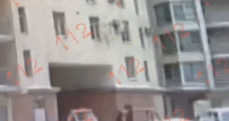 Изрображение 'В Петербурге дворник из Узбекистана поймал выпавшего из окна ребенка (видео)'