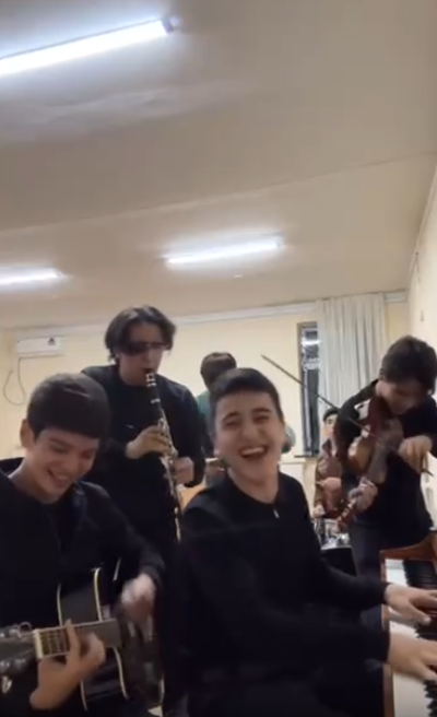 Изрображение 'Ученики музыкальной школы имени Глиэра в Ташкенте бьют просмотры в Instagram'