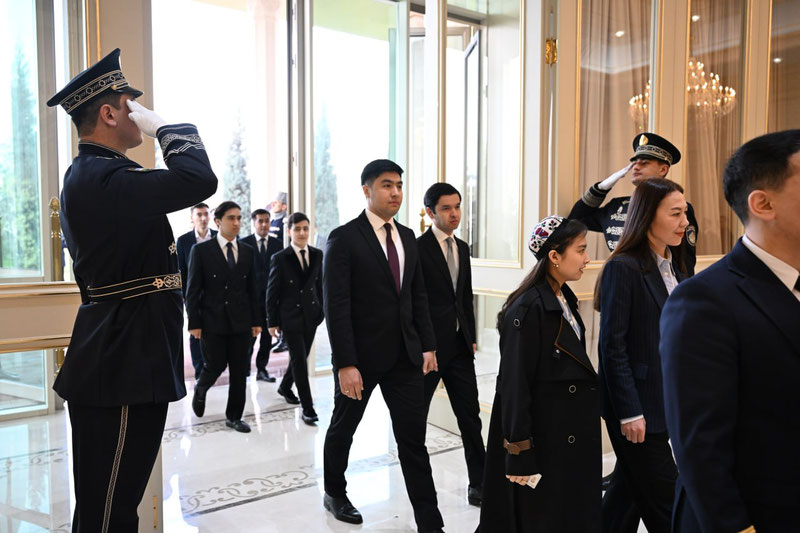 'Президент Кўксаройда ёшлар билан учрашади'ning rasmi