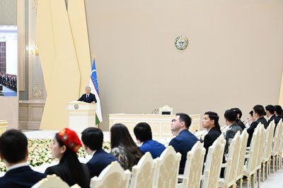 'Ёш оилалар ва китобхонликни қўллаб-қувватлаш учун янги дастурлар жорий этилади'ning rasmi