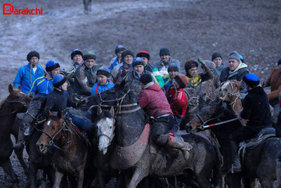 'Қорли тонгдан лой майдонгача: Бўстонлиқдаги кўпкари таассуротлари'ning rasmi