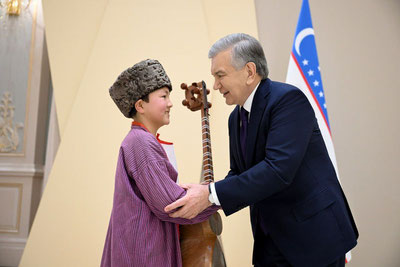 Изрображение 'Юный исполнитель, выступивший в резиденции «Куксарой», получил в подарок автомобиль'