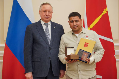 Изрображение 'Хайрулло Ибадуллаев получил награду от губернатора Санкт-Петербурга'