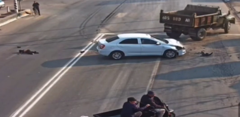 Изрображение 'В Андижанской области грузовик насмерть сбил ребенка'