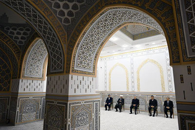 Изрображение 'Президент начал поездку по Сурхандарье с посещения мавзолея Хакима Термези'