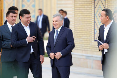 Изрображение 'В ходе поездки по Сурхандарье Президент посетил воинскую часть и этнокомплекс'