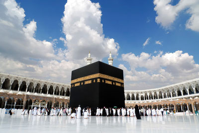 Image of 'Umrah trips are temporarily postponed.'
