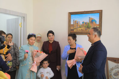 'Samarqandda Zulfiya mukofoti sovrindori Latofat Amirovaga uy topshirildi'ning rasmi