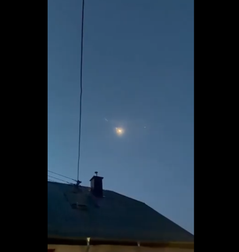 Изрображение 'В Германии осколки метеорита повредили дома на юго-западе страны'