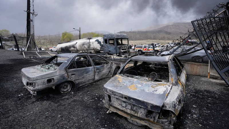 'Эрон билан можаро кучаймоқда: АҚШ аскари ҳалок бўлди, Теҳрон бомбалар тутуни билан тўлиб кетди'ning rasmi