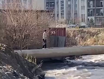 Изрображение 'В Сергели обезопасят проход через канал по трубам'