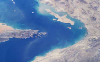 Изрображение 'Иран начал устанавливать морские мины в Ормузском проливе, - CNN'