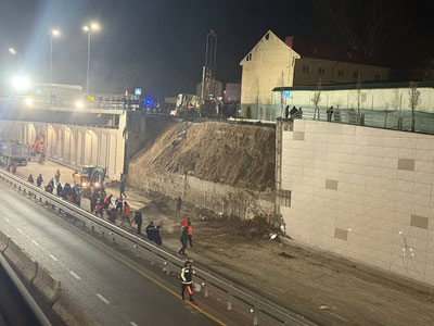 Изрображение 'На улице Темура Малика в Ташкенте устраняют последствия обрушения подпорной стены'